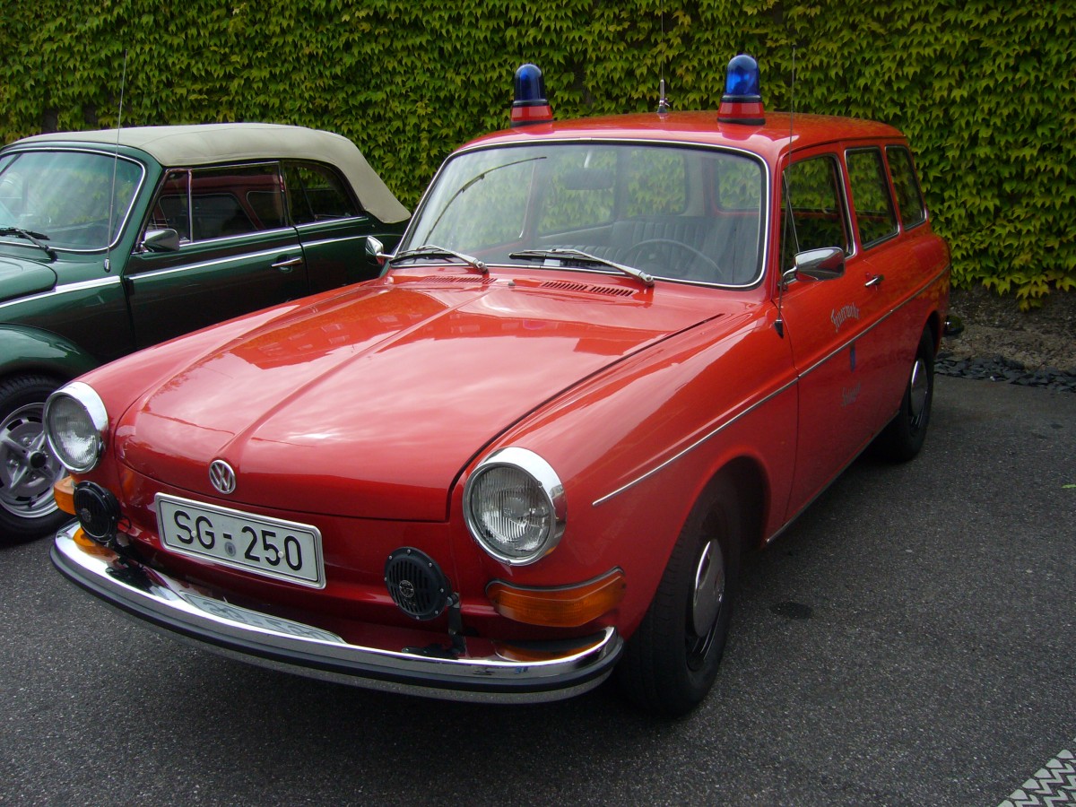 VW Typ 3 1600L Variant. 1969 - 1973 der Feuerwehr Solingen. Der 4-Zylinderboxermotor leistet 54 PS aus 1584 cm³ Hubraum. VW-Oldtimertreffen am 31.05.2015 an der Düsseldorfer Classic-Remise.