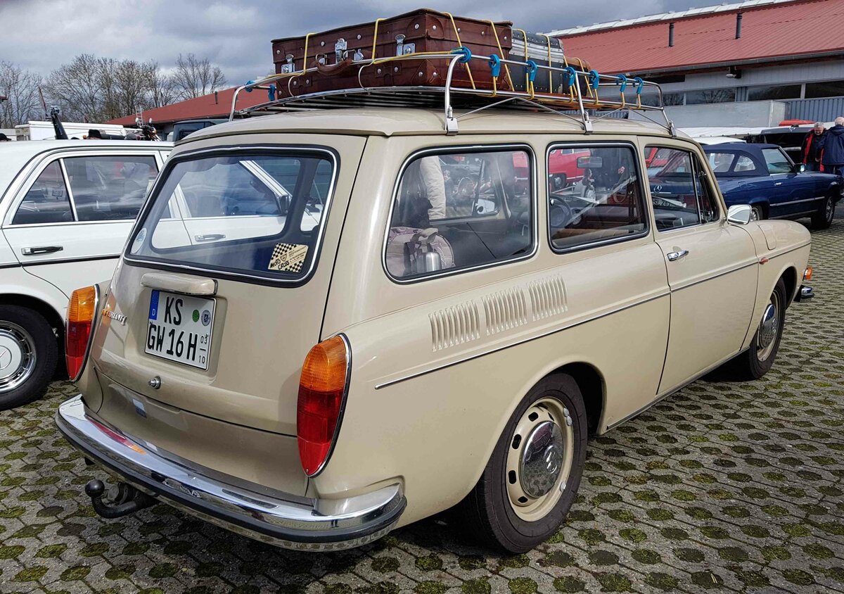 =VW Typ 3 Variant L steht auf der Ausstellungsfläche der Technorama 2023 in Kassel