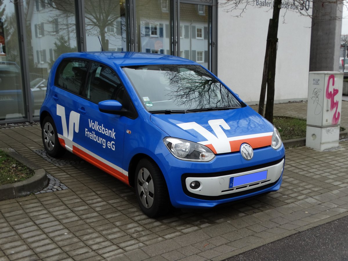 VW Up der Volksbank am 22.03.17 in Freiburg (Breisgau)