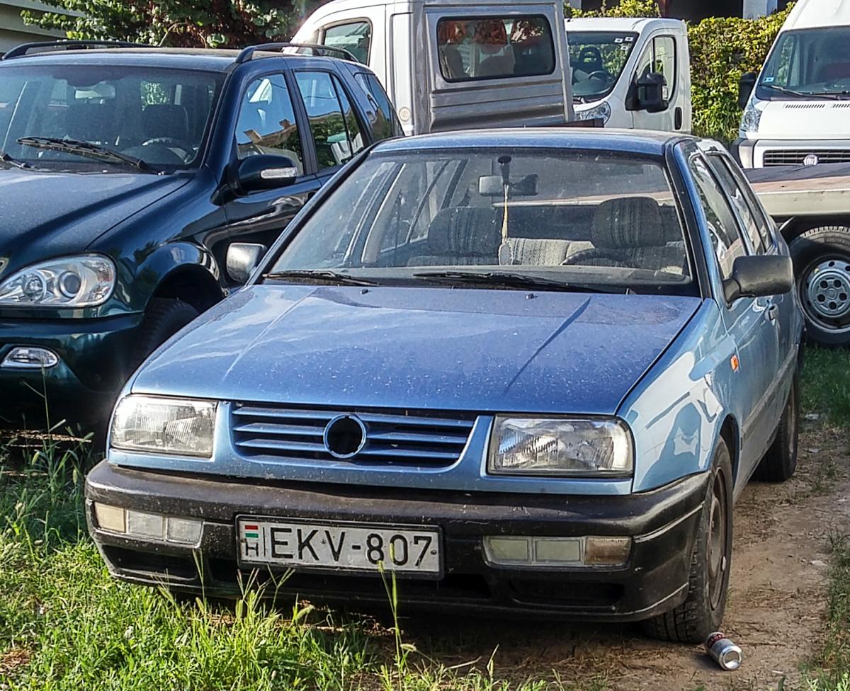 VW Vento, fotografiert in September, 2019, Pécs (Ungarn).