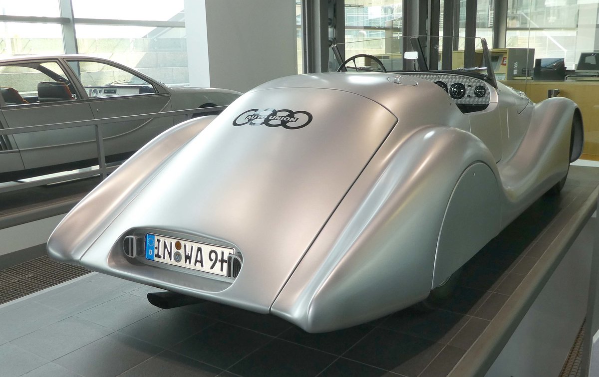 =Wanderer Stromlinie, Bj. 1938, steht im Audi-Museum Ingolstadt im April 2019.