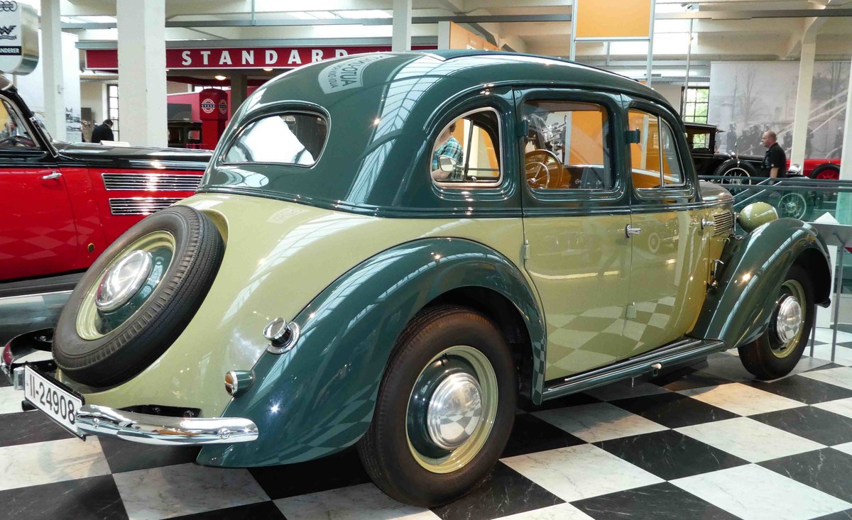=Wanderer W24, Bj. 1937, 2800 ccm, 42 PS, gesehen im August Horch Museum Zwickau, Juli 2016. Das war das am häufigsten gebaute Wanderer-Automobil