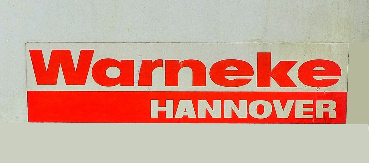 Warneke Hannover, Schriftzug der Theodor Warneke Fahrzeugbau GmbHCo.KG mit Sitz in Hannover-Laatzen, das Unternehmen ist inaktiv, März 2023