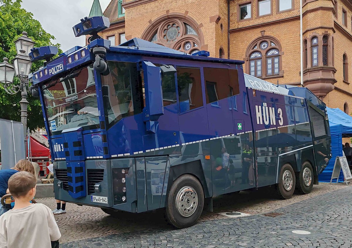 =WaWe 10 der Bundespolizeiabteilung H�nfeld war viel beachtetes Fahrzeug beim Tag des Blaulichts in H�nfeld, 06-2026