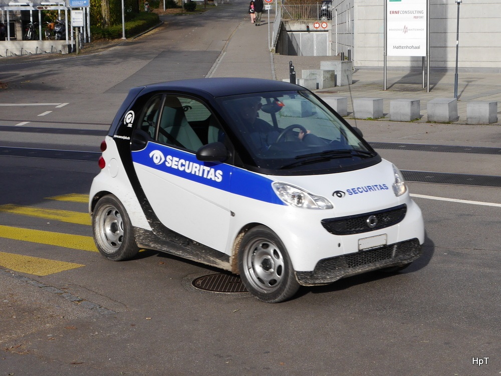 Weiss / Schwarzer Werbesmart unterwegs in Gümligen am 22.11.2014