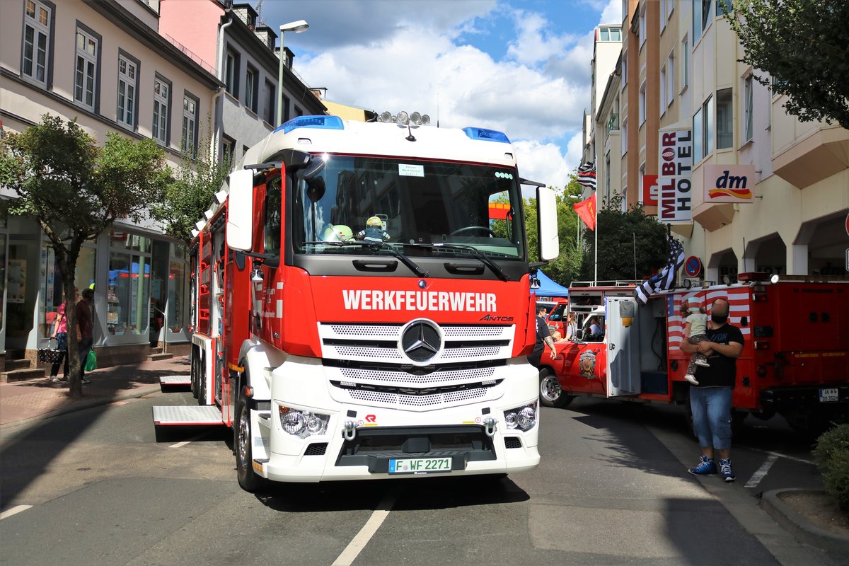 Werkfeuerwehr Infraserv Höchst Mercedes Benz Antos Universallöschfahrzeug am 11.08.18 beim Tag der Offenen Tür der Feuerwehr Bad Soden am Taunus zur 150 Jahre Feier