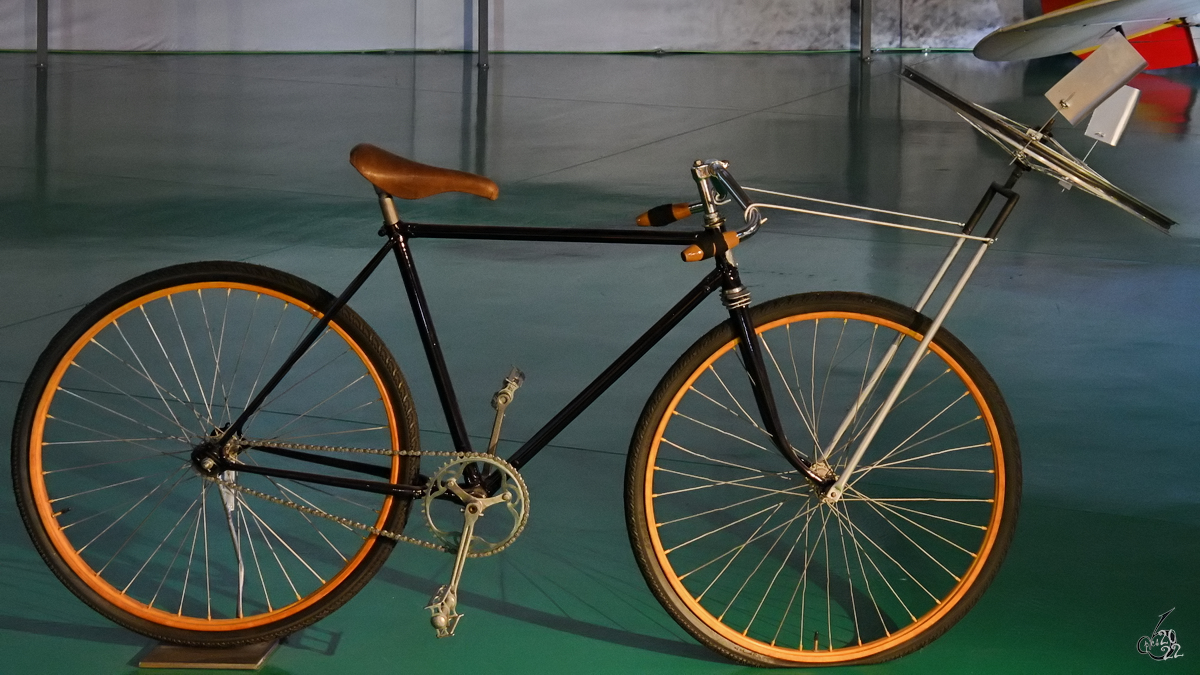 Wollte jemand mit diesem Fahrrad abheben? Ein weiteres kleines Kuriosum im Museo del Aire. (Cuatro Vientos, November 2022)