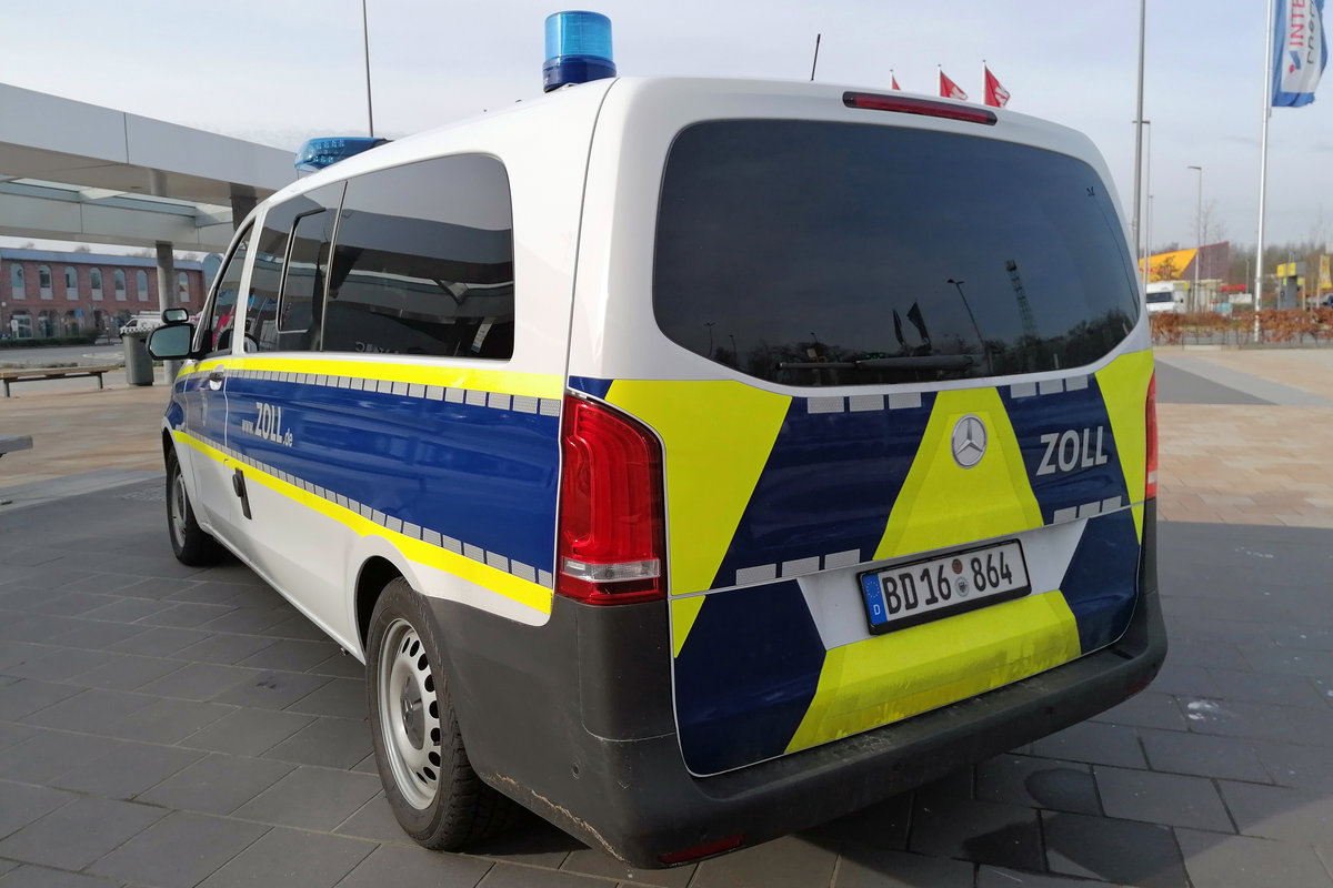 ZOLL-Einsatzfahrzeug Mercedes-Benz Vito in der aktuellen Farbgebung. Lübeck,15.2.2020