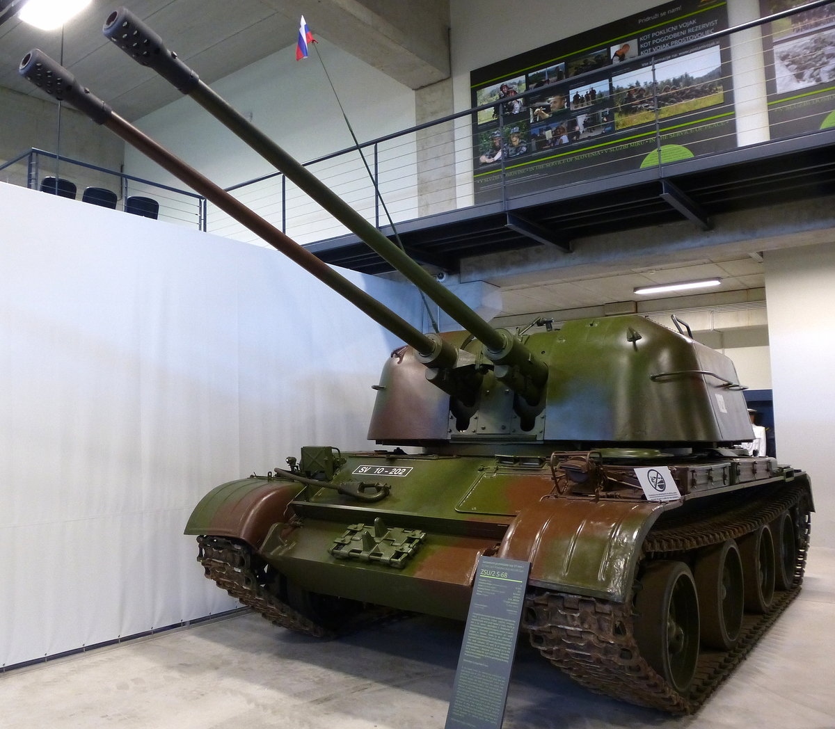 ZSU/2 S-68, Flakpanzer aus sowjetischer Produktion, 12-Zyl.Diesel mit 530PS, Vmax.50Km/h, Militärmuseum Pivka, Juni 2016