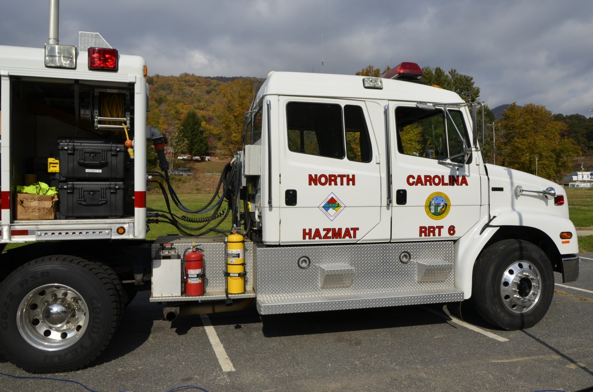 Zugmaschine des HAZMAT RRT 6 Sattelaufligers fr die Gefahrstoffabwehr in North Carolina (30.10.2013)