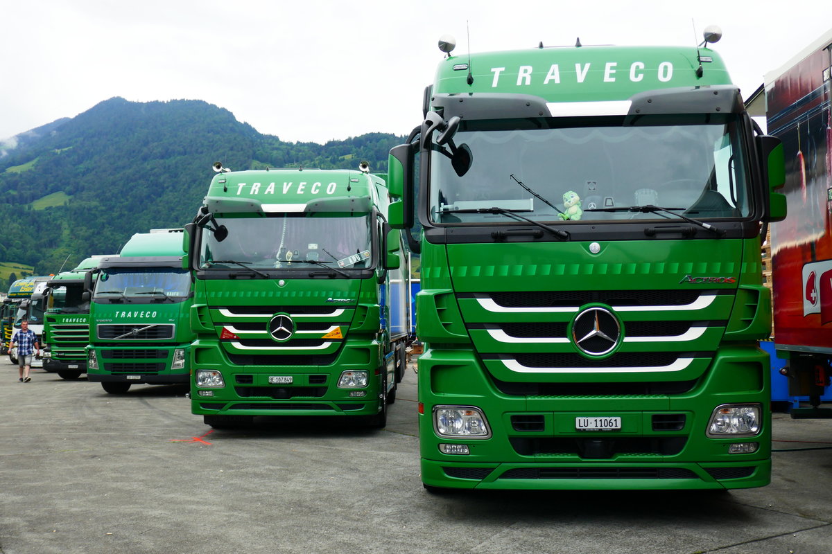 Zwei MB Actros, Vlvo und Scania von Traveco die am 26.6.16 am Trucker Festival Interlaken sind.