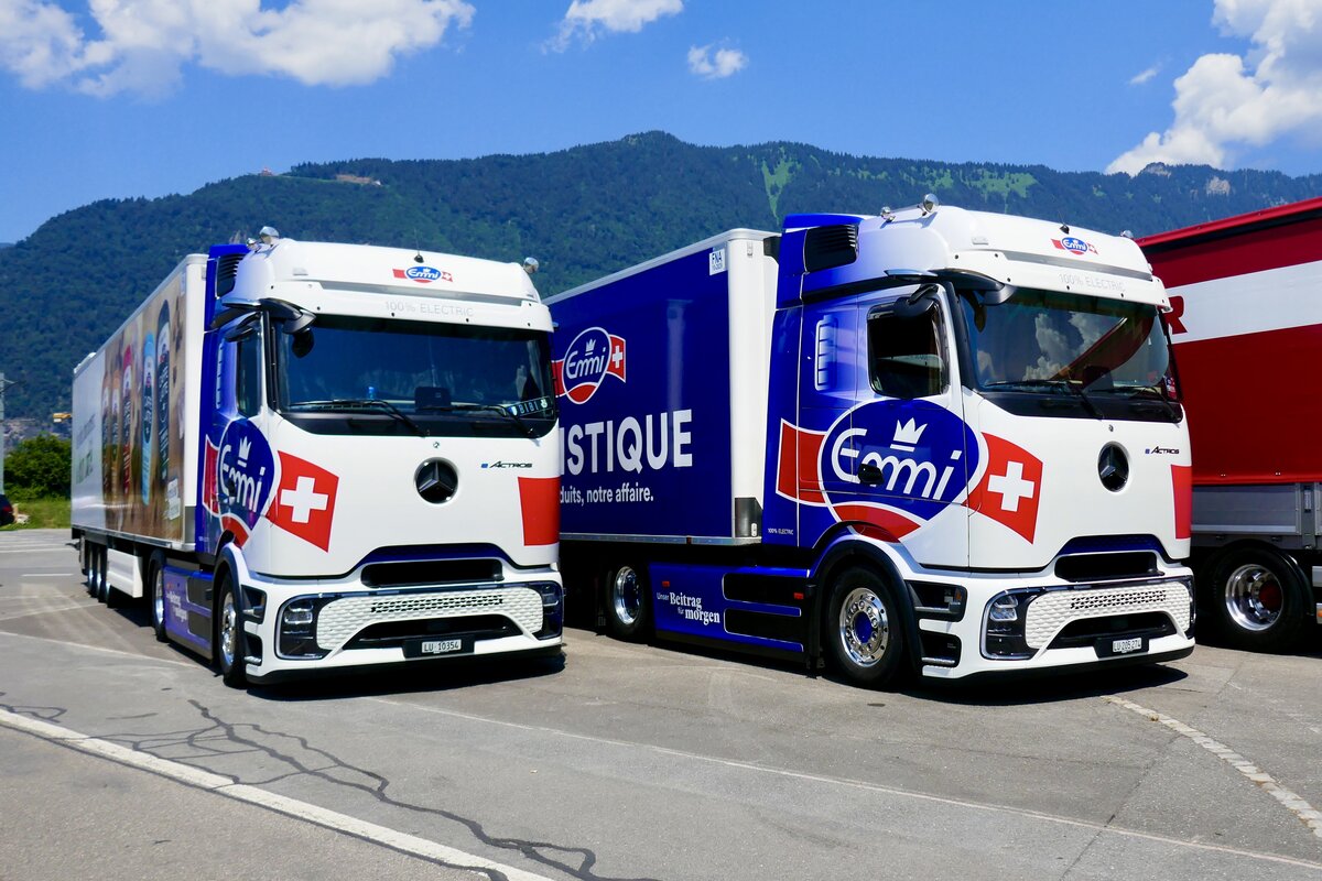 Zwei MB eActros Sattelz�ge von Emmi am 27.6.26 beim Trucker Festival Interlaken.