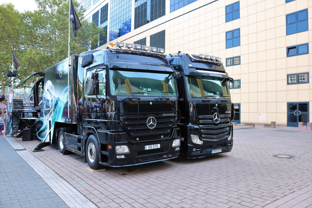 Zwei Mercedes Benz Actros am 22.09.19 auf der IAA in Frankfurt am Main 