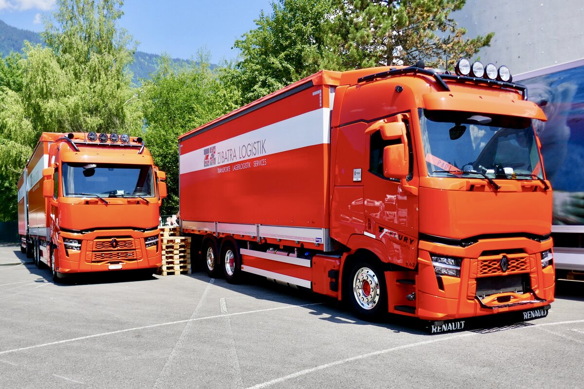 Zwei Renault von Flury im Auftrag von Zibatra am 27.6.26 beim Trucker Festival Interlaken.