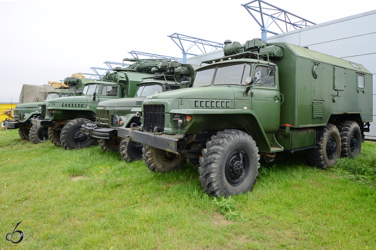 Zwei Ural 375D und zwei Zil-131 mit Kofferaufbau (Duxford, September 2013)