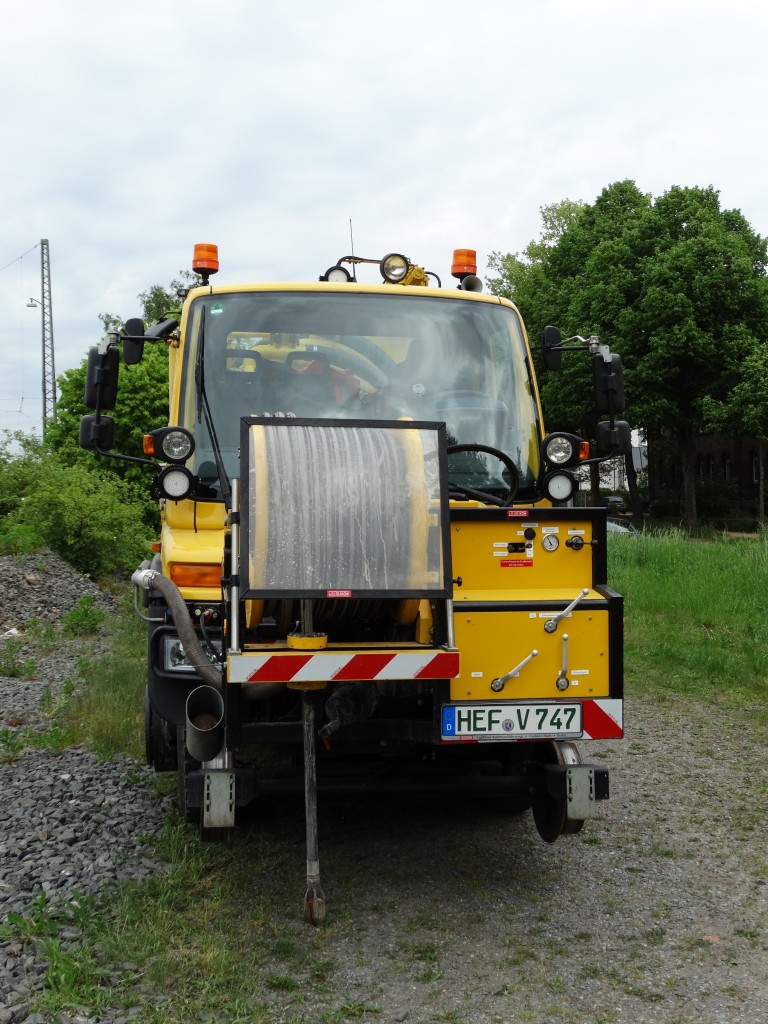 Zweiwege Unimog U400 am 16.05.15 in Darmstadt