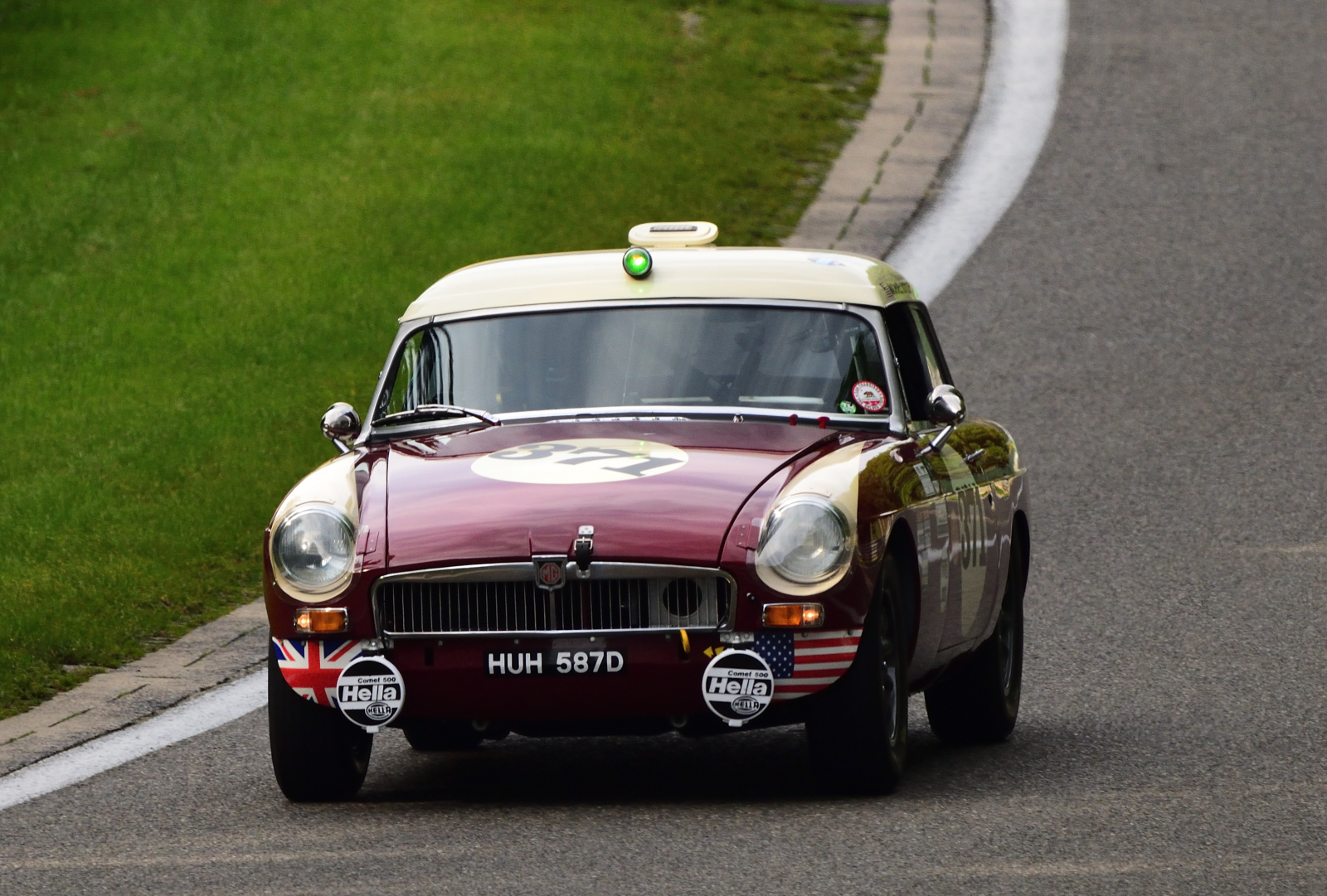 #371, MG B (1965), Fahrer; BOYLE Michael (USA), CULL Rob (GBR) & WINTER Stephen (GBR). Hier beim 6h Classic Rennen am 30.09.2023 in Spa Francorchamps 30. Spa Six Houars Classic.