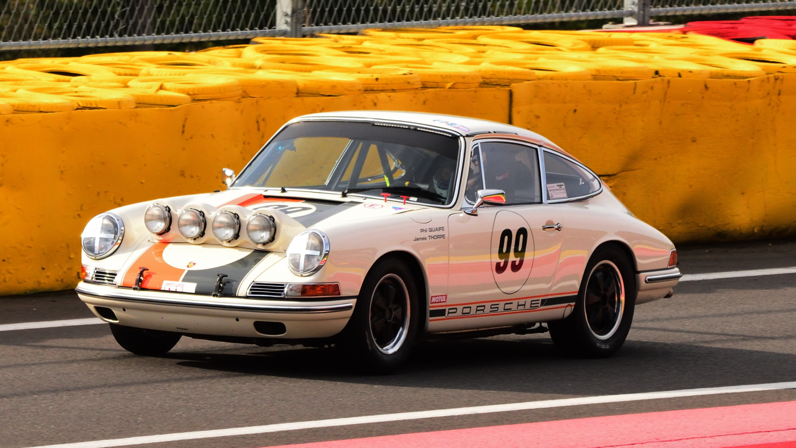 99 PORSCHE 911 (1965) Fahrer: THORPE James (GBR) & QUAIFE Phil (GBR). Hier beim 6h Classic Rennen am 30.09.2023 in Spa Francorchamps 30. Spa Six Houars Classic.