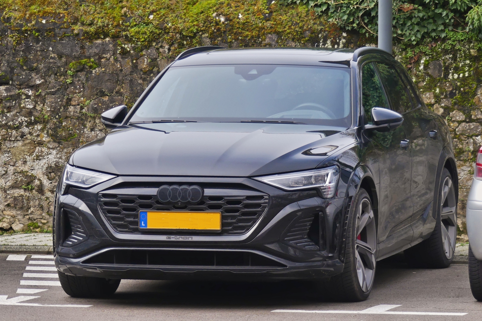 Audi Q8 e-Tron aufgenommen auf einem Parkplatz. 02.2026