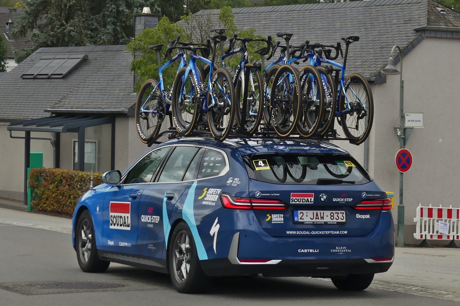 BMW i5 Touring, der Mannschaft Soudal Quick-Step, gesehen bei der Skoda Tour de Luxemburg. 09.2026
