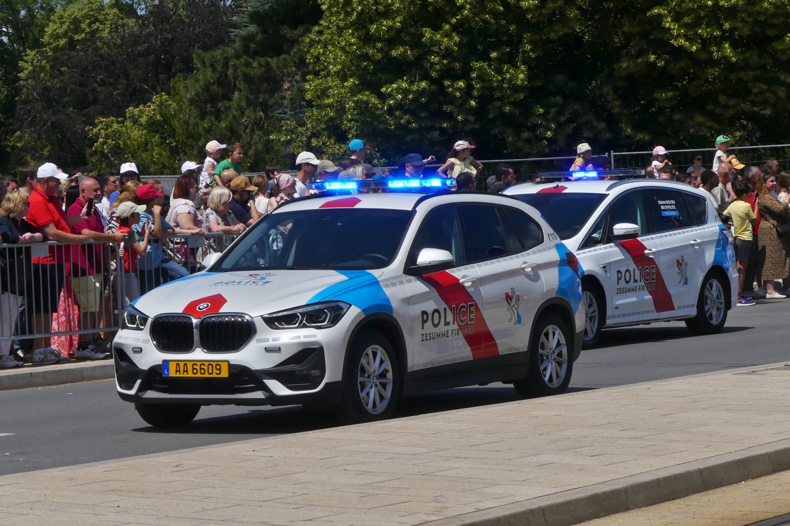 BMW X1, der Polizei von Luxemburg, nahm an der Militärparade in Luxemburgstadt teil. 23.06.2023