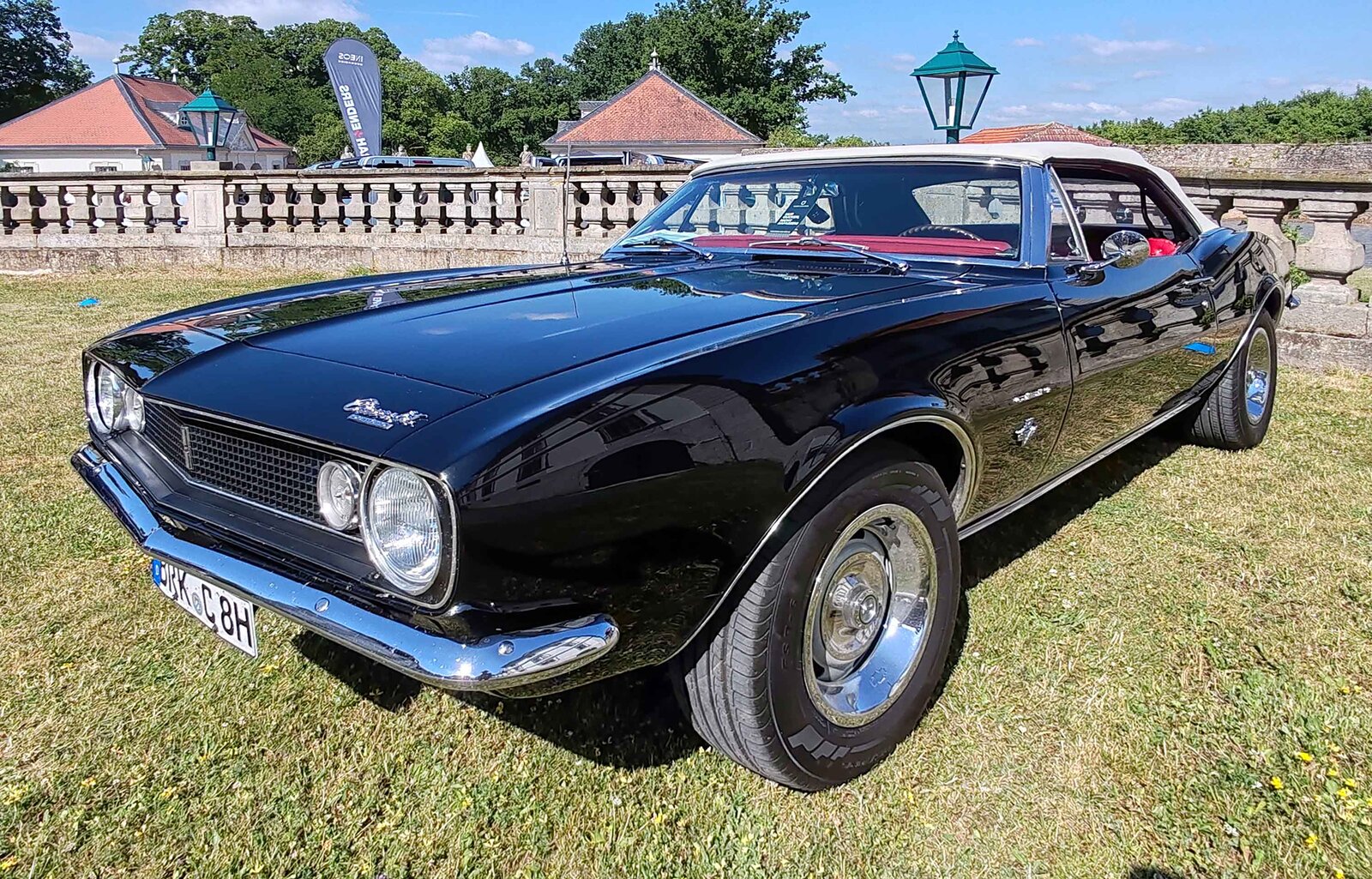 =Chevrolet unbekanntes Modell, ausgestellt bei der Oldtimerausstellung bei Schloss Fasanerie, 06-2025