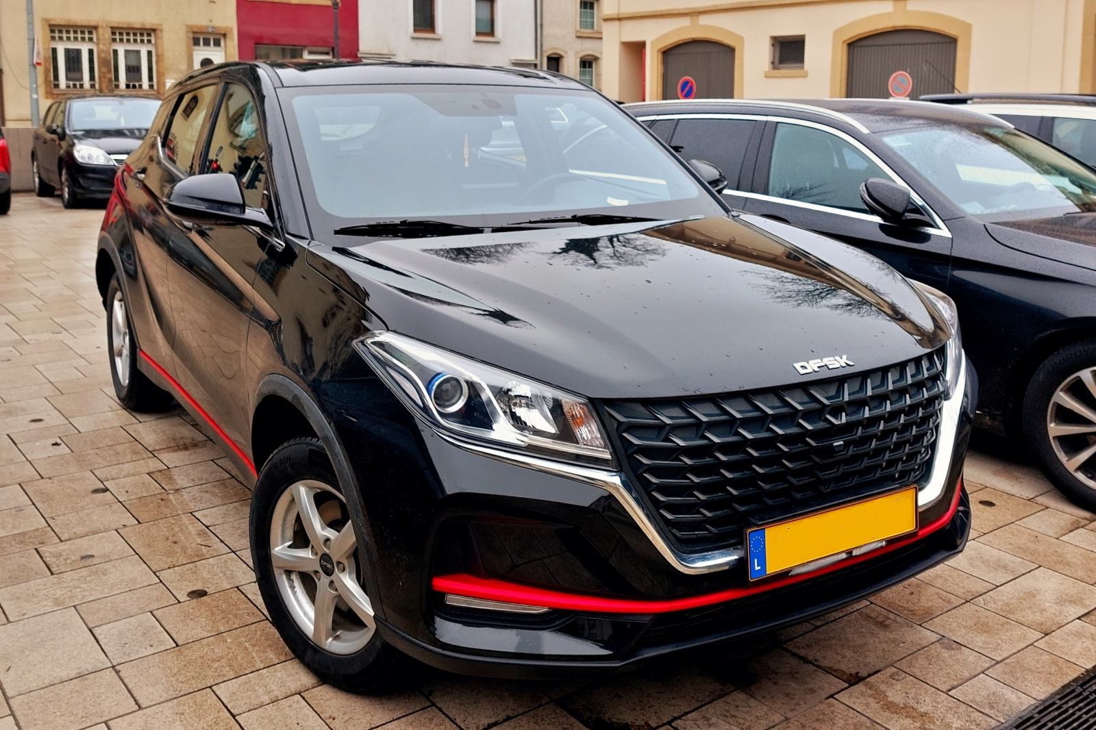 DFSK Fengon 500, gesehen auf einem Parkplatz. 02.2026