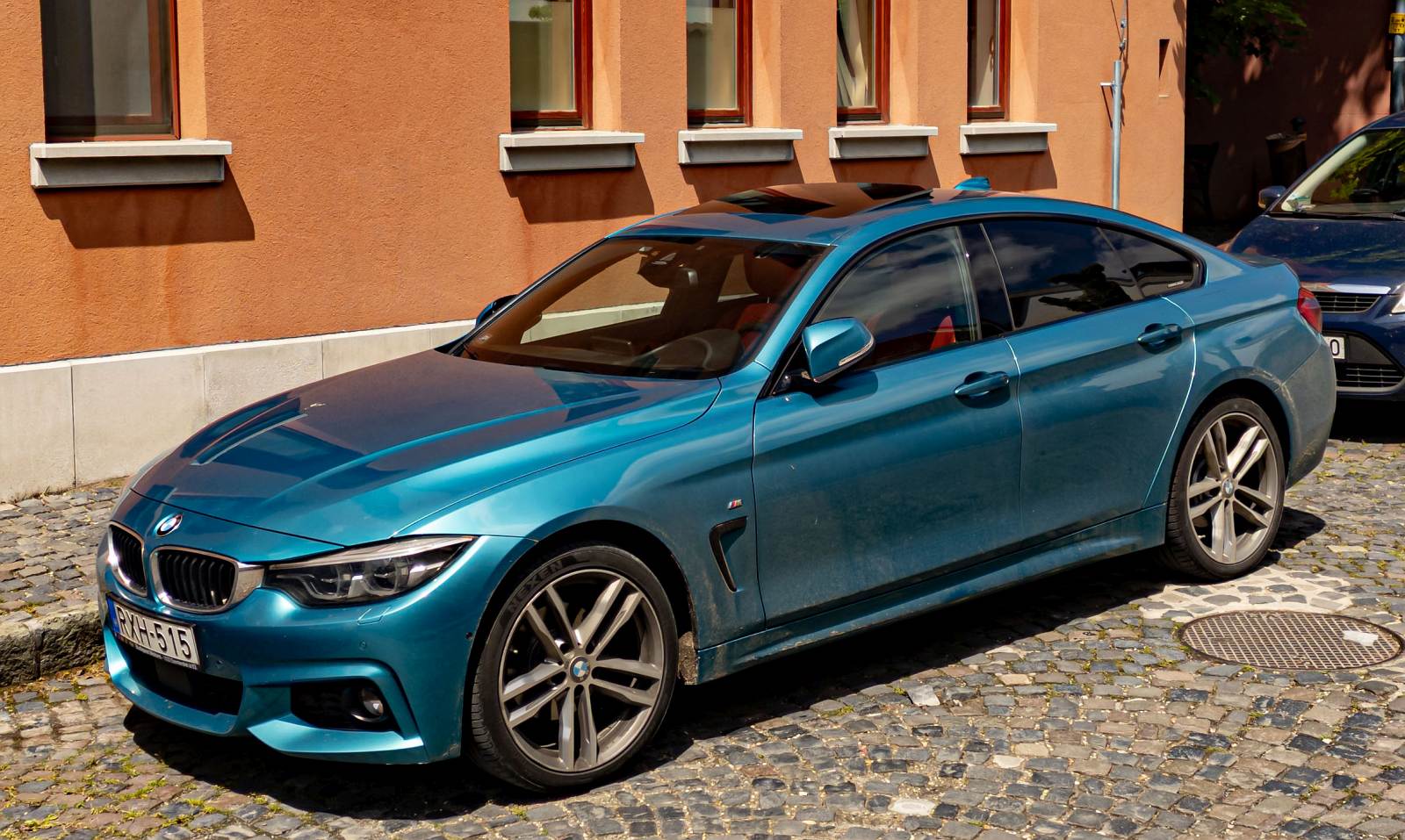 Diesen BMW 4 Gran Coupé (F36) in der Farbe Spanner Rocks Blue habe ich in Juni, 2023 gesehen.