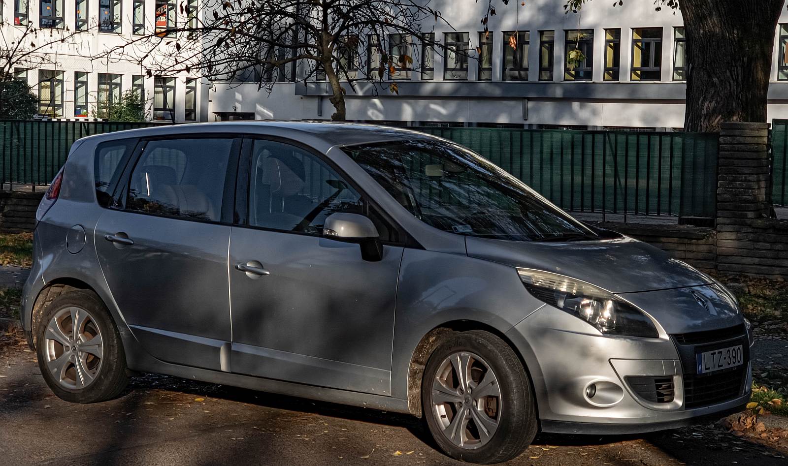 Diesen Renault Scénic Mk3 habe ich in Dezember, 2025 gesehen.