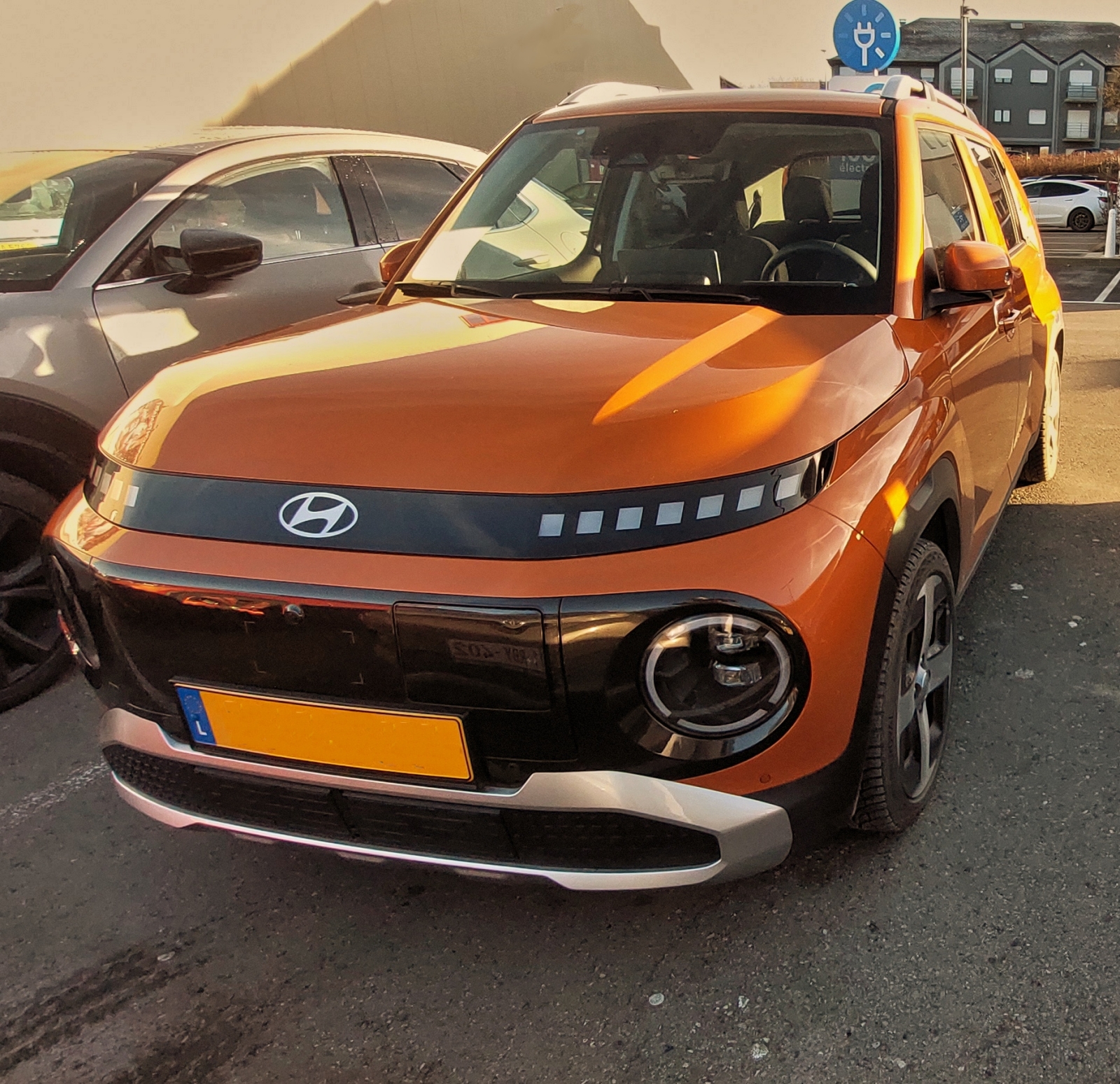 Dieser Hyundai inster ist mir ende Dezember 2025 auf einem Parkplatz aufgefallen.