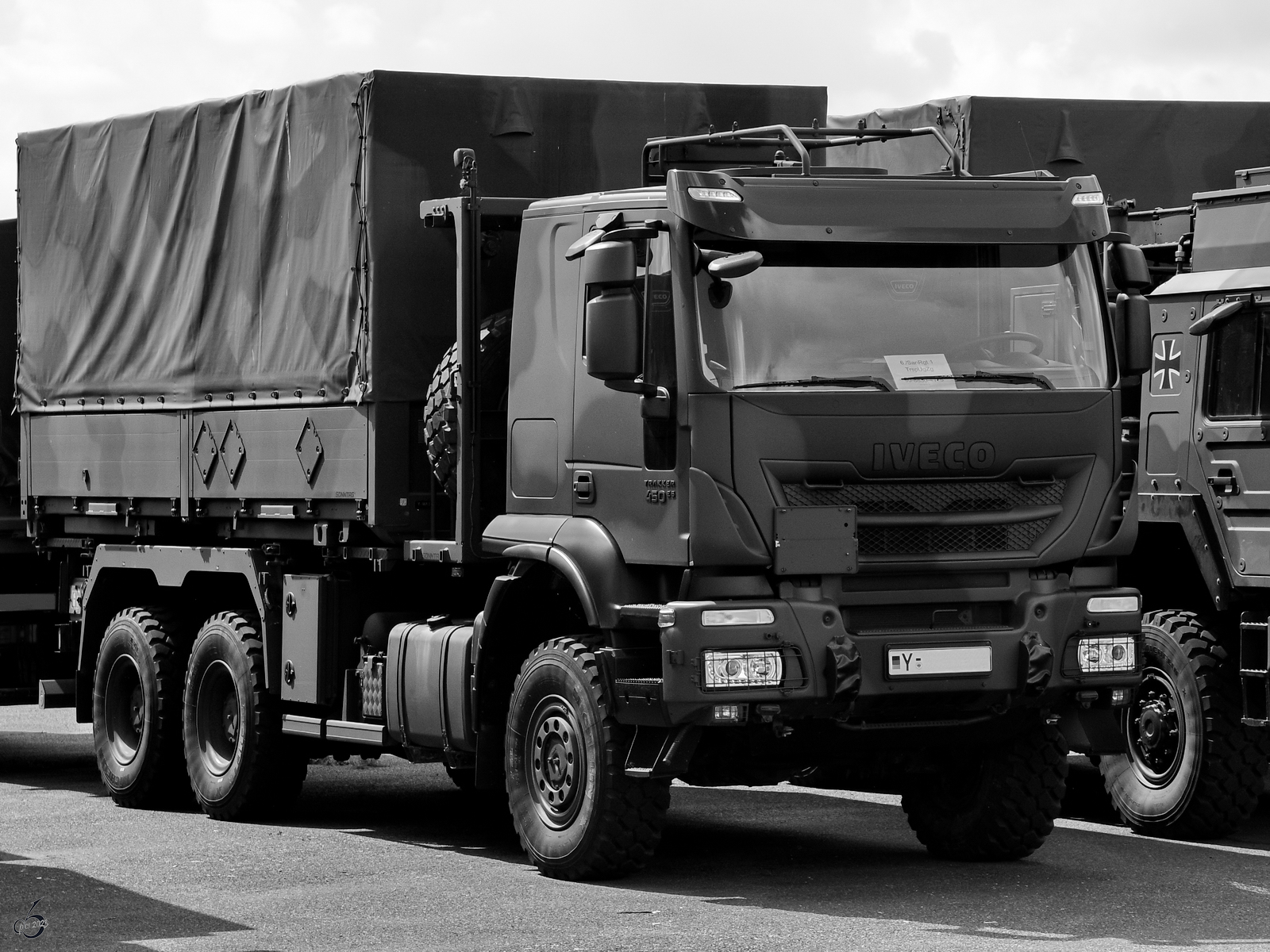 Dieser militarisierten 6x6-Lastkraftwagen Trakker 450 E6 von IVECO war im August 2023 in Berlin-Gatow abgestellt.