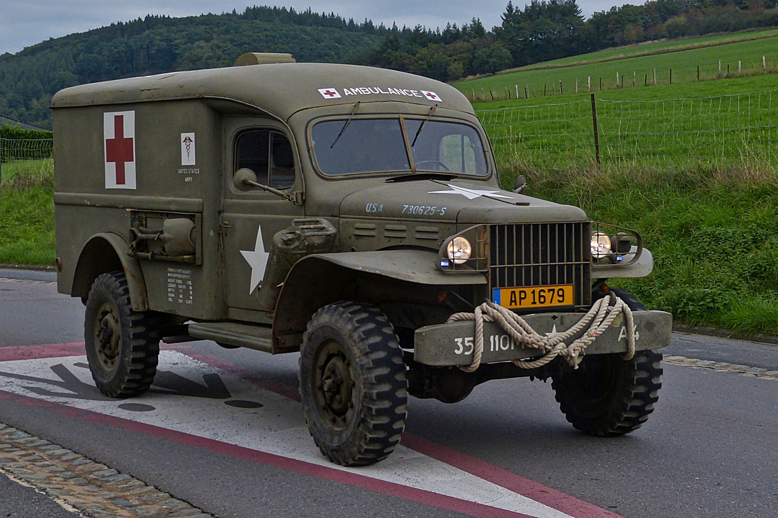Dodge Oldtimer Militär Krankenwagen, aufgenommen während einer Rundfahrt. 09.2022 