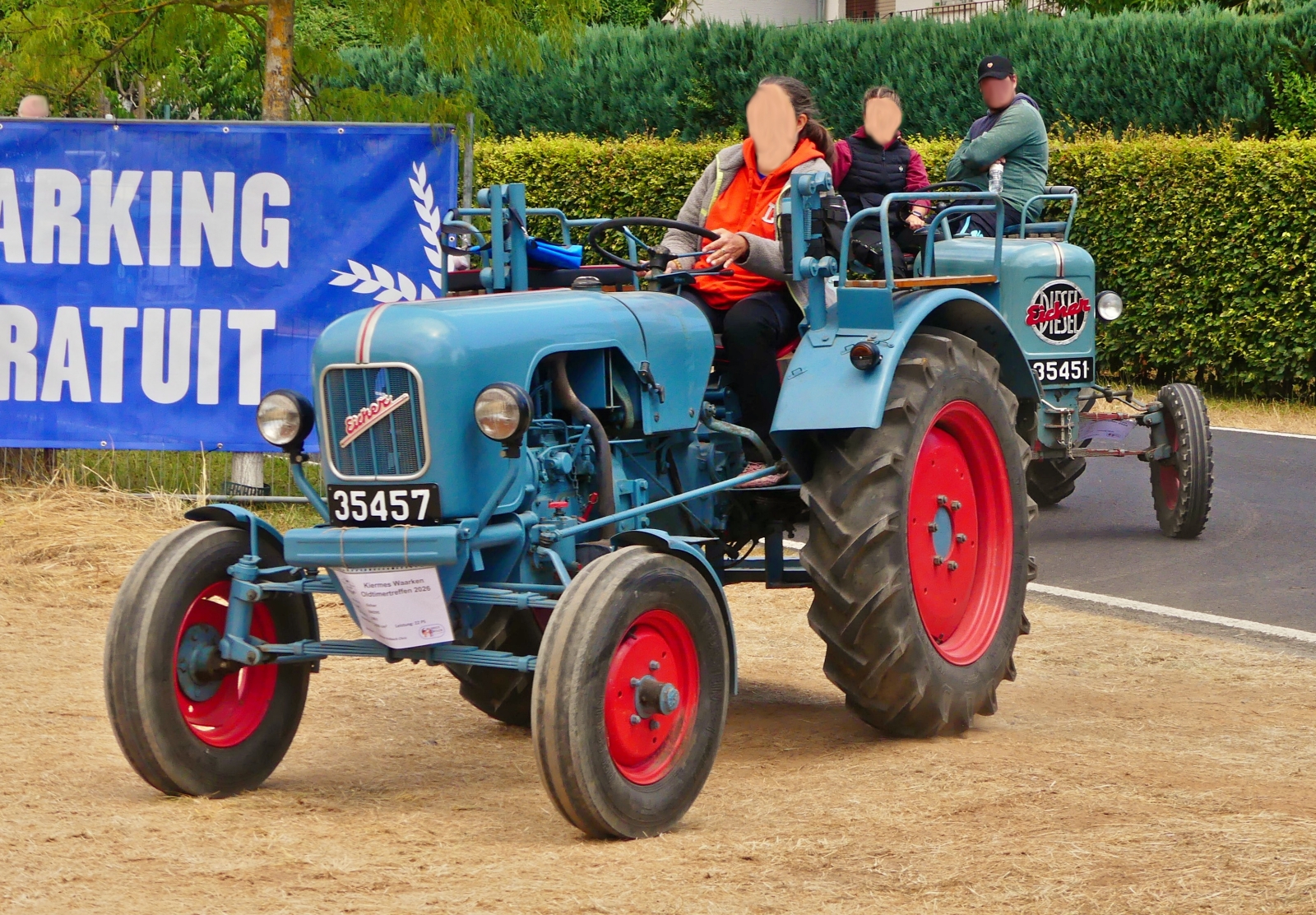 Eicher Panther EM 295, BJ 1960, 19 PS, 2Zyl. 1701 ccm, f�hrt auf das Gel�nde des Oldtimertreffens in Warken ein. 19.07.2026