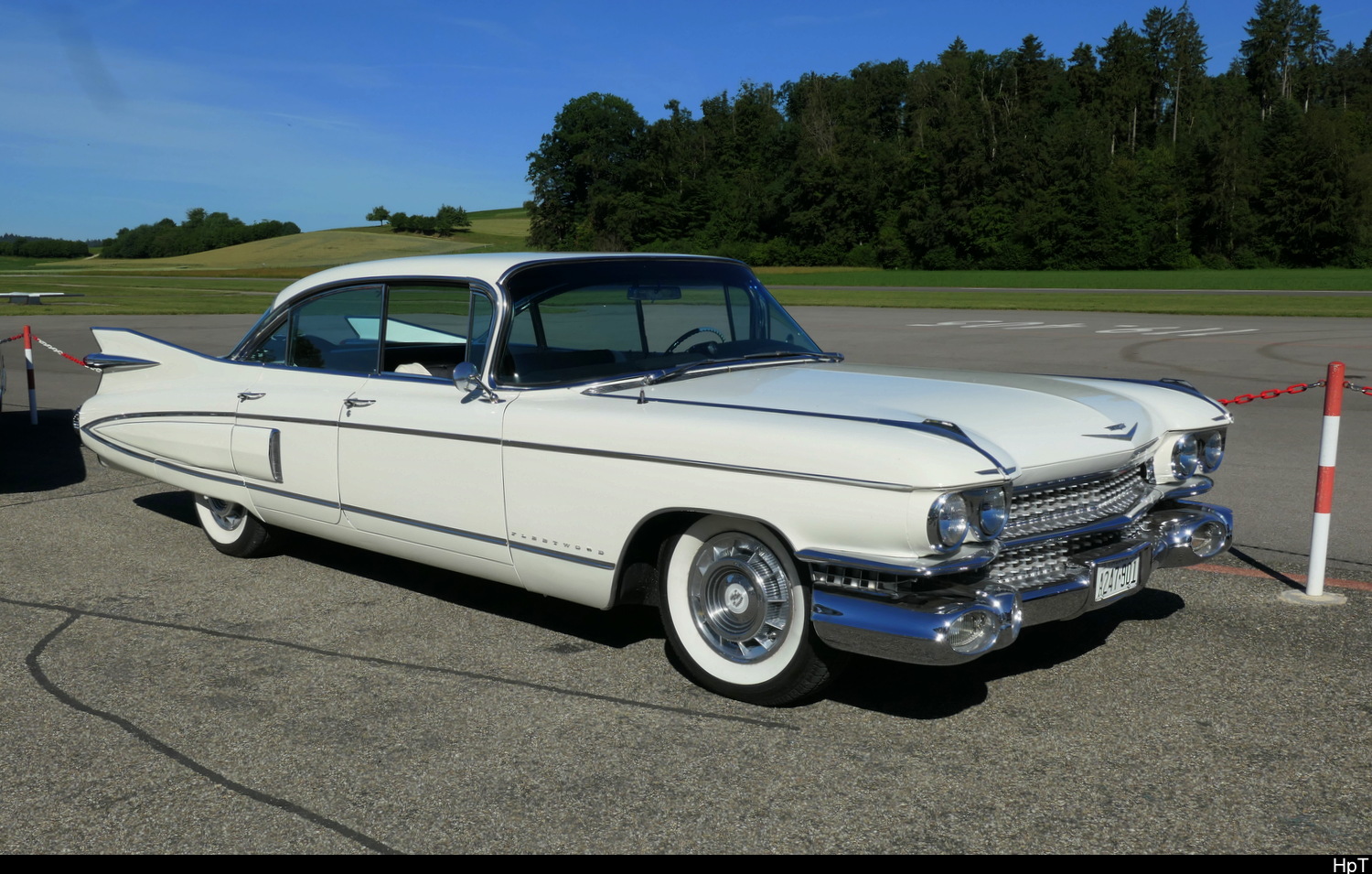 Ein Cadillac Fleetwood zu Besuch am Oldtimer Treff auf den Areal des Flugplatz in Bleienbach am 14.06.2026