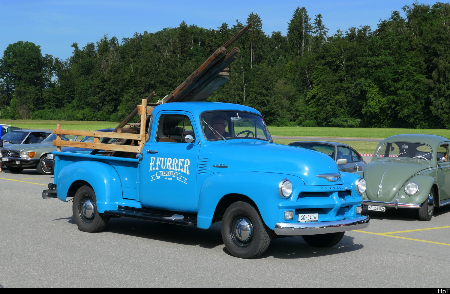 Ein Chevrolet 3100 Pick Up zu Besuch am Oldtimer Treff auf den Areal des Flugplatz in Bleienbach am 31.05.2026