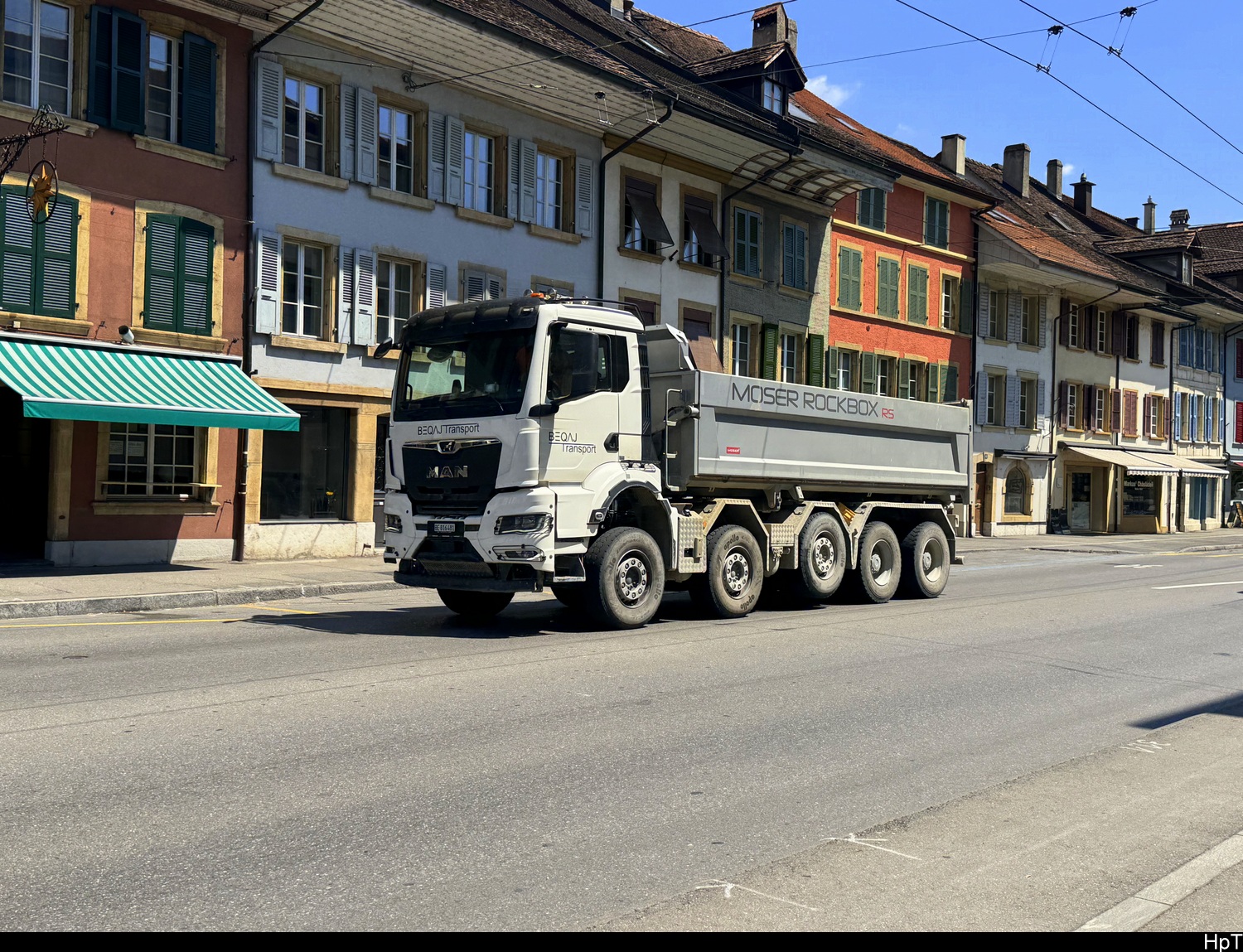 Ein MAN Kipper unterwegs in Nidau am 26.06.2026