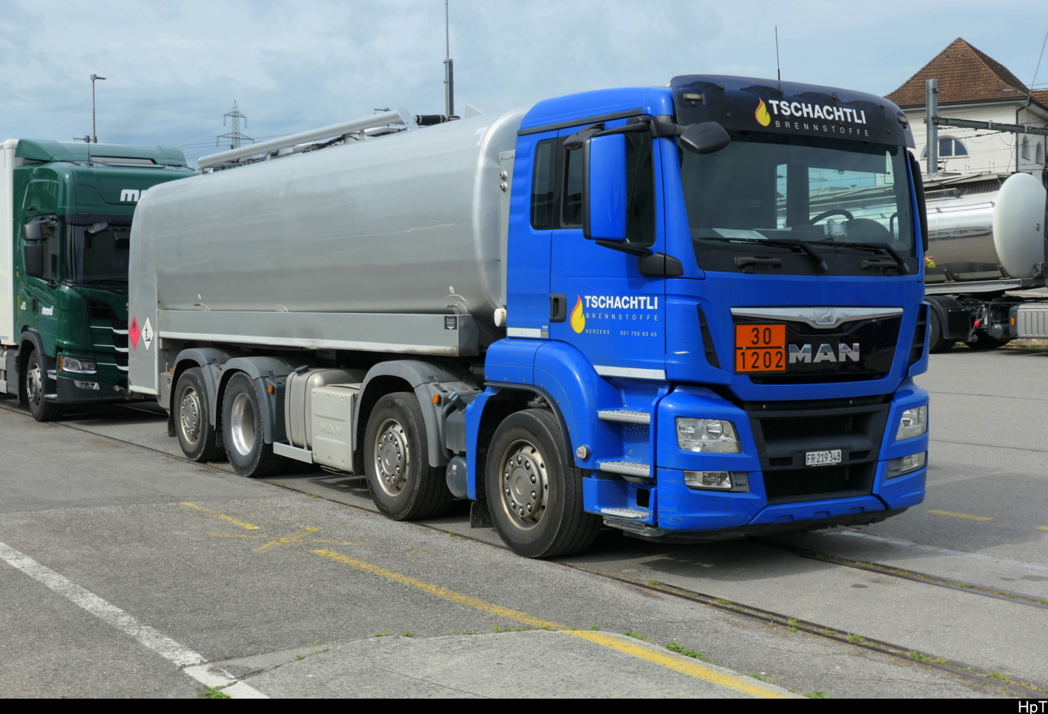 Ein MAN Tankwagen abgestellt in Kerzers am 06.06.2026