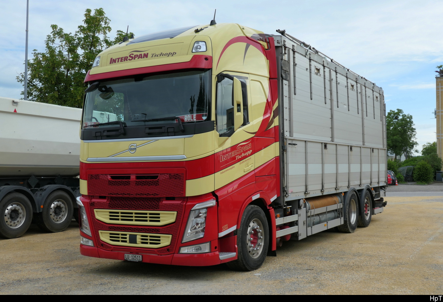 Ein Volvo mit Spez. Aufbau abgestellt in Kerzers am 06.06.2026