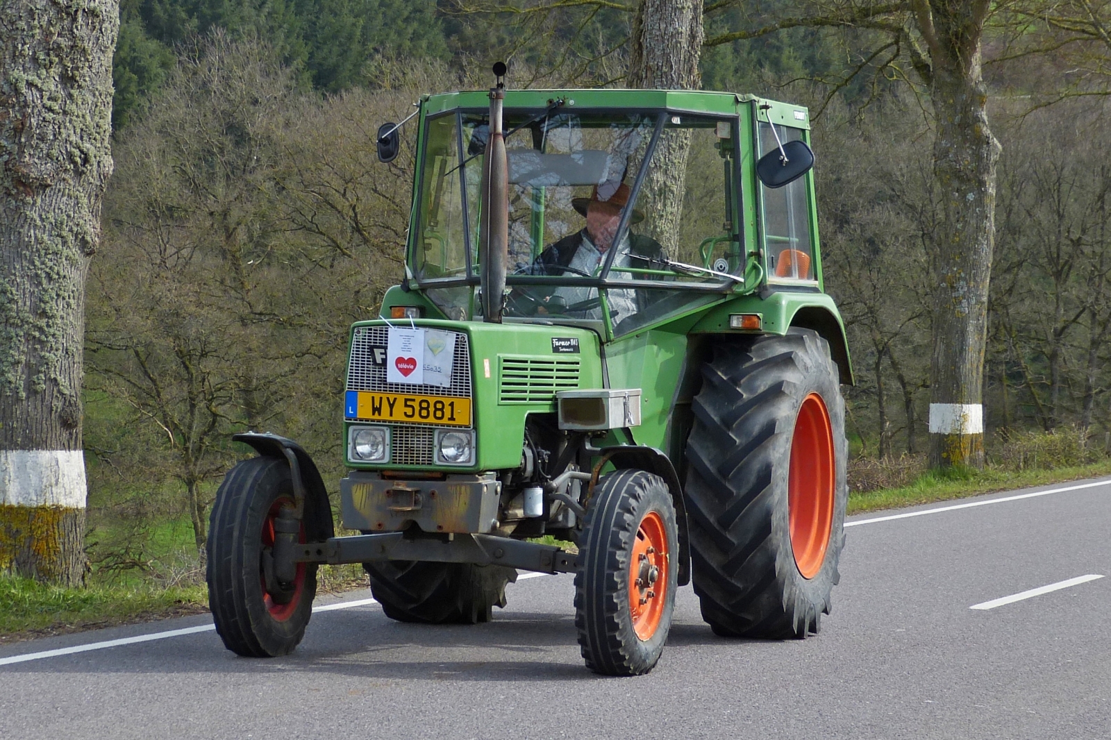 Fendt Farmer 103 S war bei der Rundfahrt nahe Brachtenbach am Ostermontag mit dabei. 10.04.2023