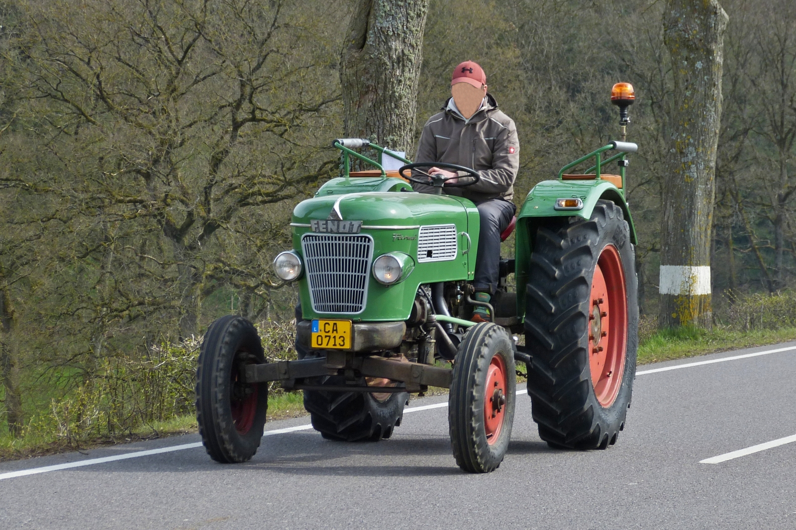 Fendt Farmer 2 nahm an der Rundfahrt in der Nähe von Brachtenbach teil. 10.04.2023