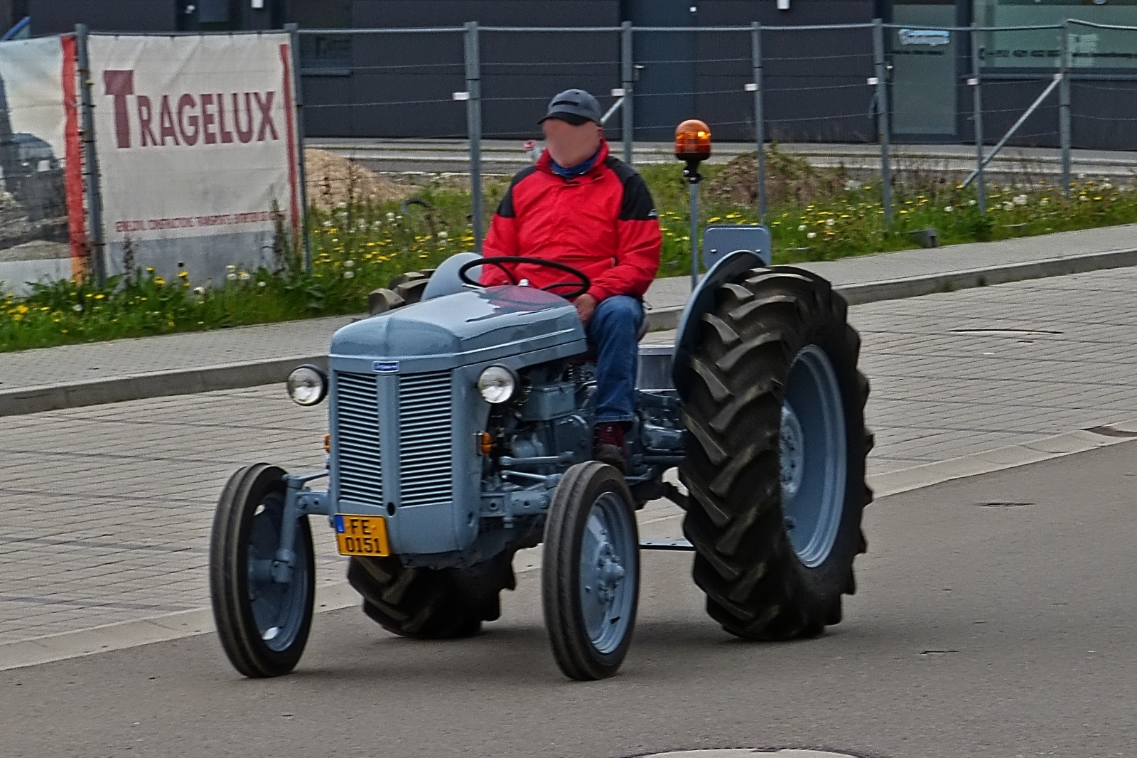 Ferguson Traktor nahm an der Rundfahrt durch die Gemeinde Esch Sauer mit. 09.05.2023