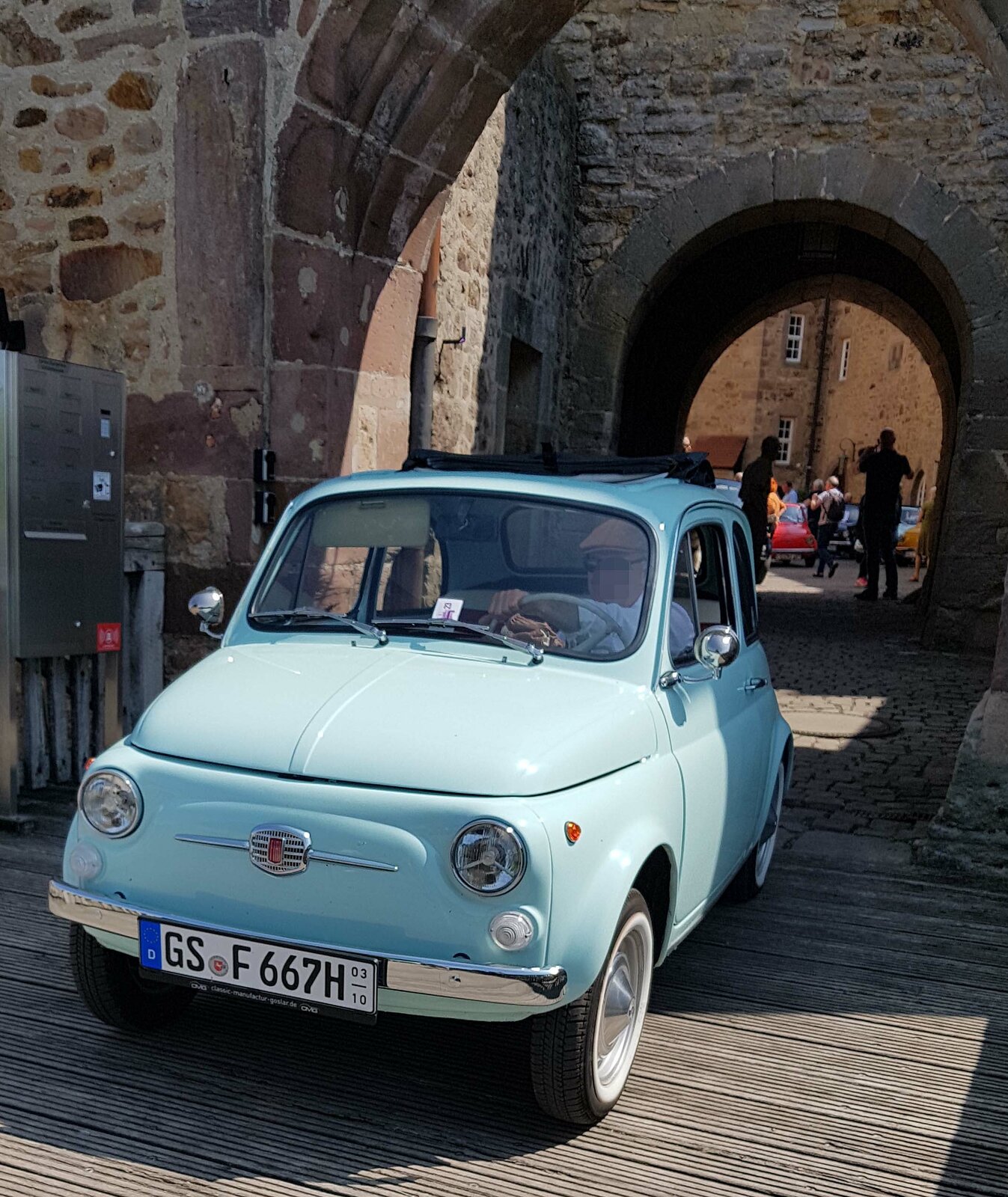 =Fiat 500, gesehen bei der Sonderausstellung Fiat 500 auf Schloss Spangenberg im Mai 2023