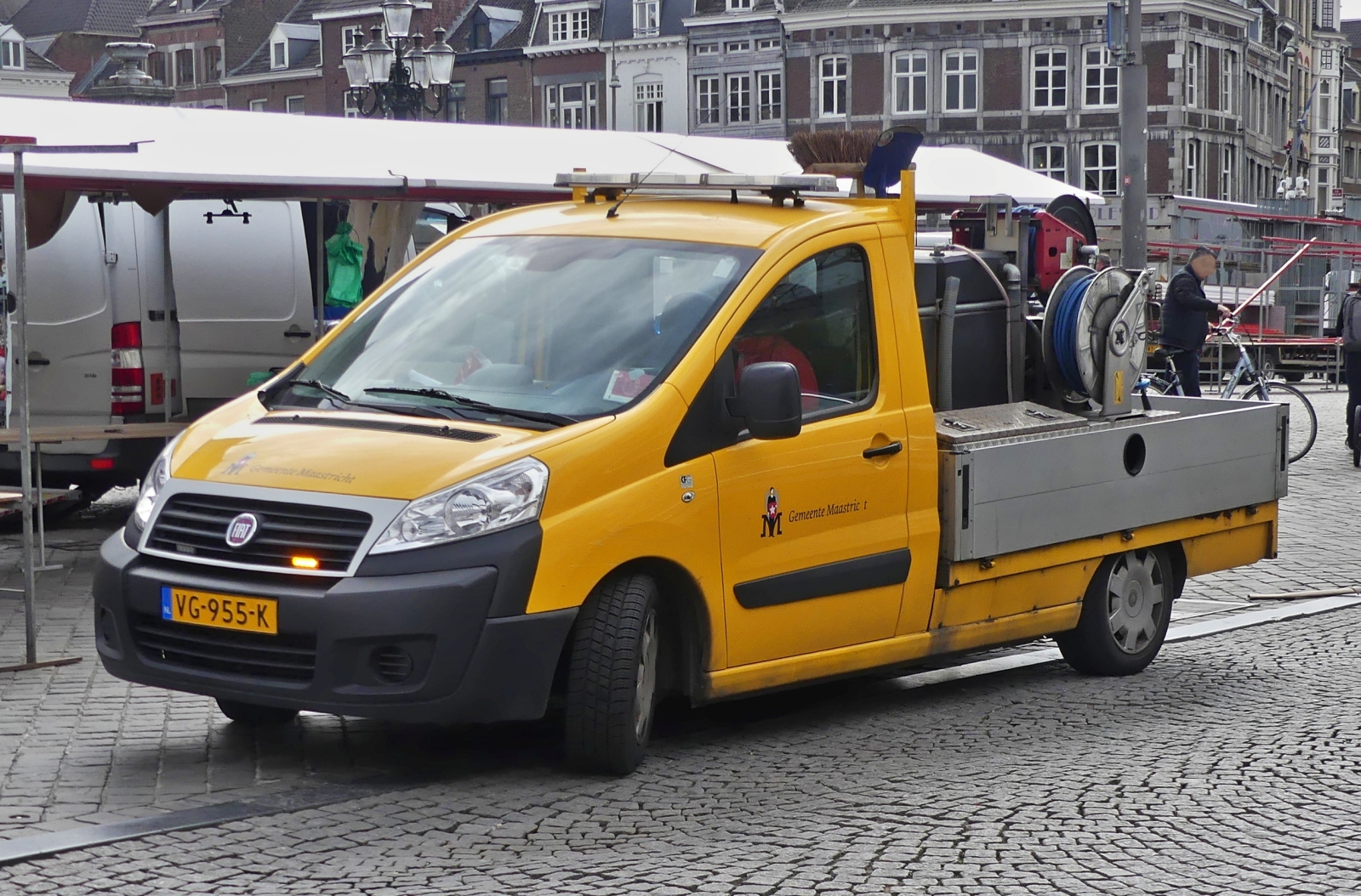 Fiat Scudo, der Gemeinde Maastricht, stand am Markplatz in Maastricht. 04.2024