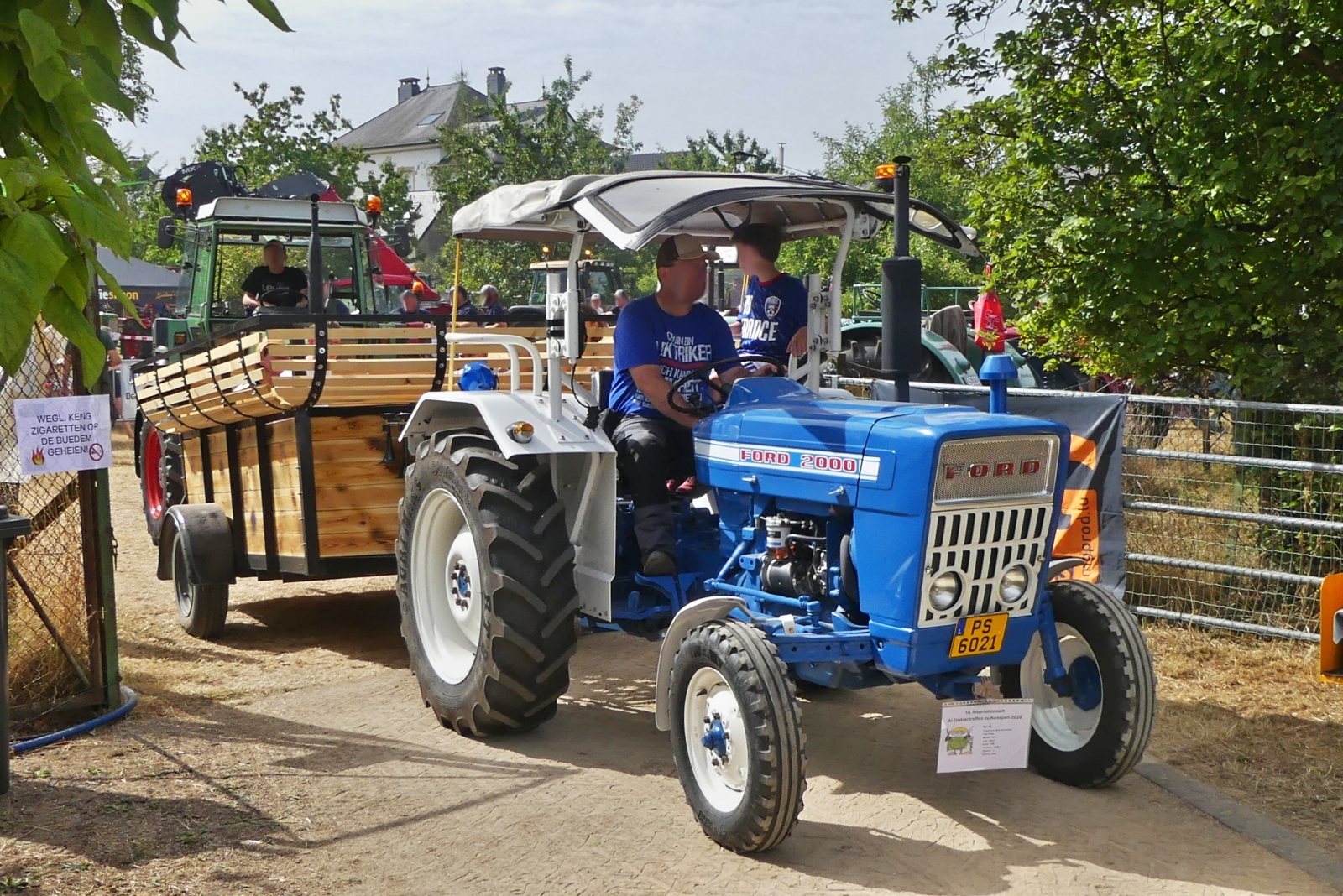 Ford 2000, machte die Rundfahrt beim traktorentreffen in Keispelt mit. 09.08.2026