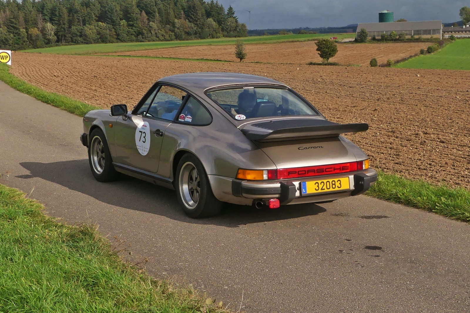 Heckansicht eines Porsche 911 Carrea, bei der Luxemburg Classic Rallye teil. 29.09.2023