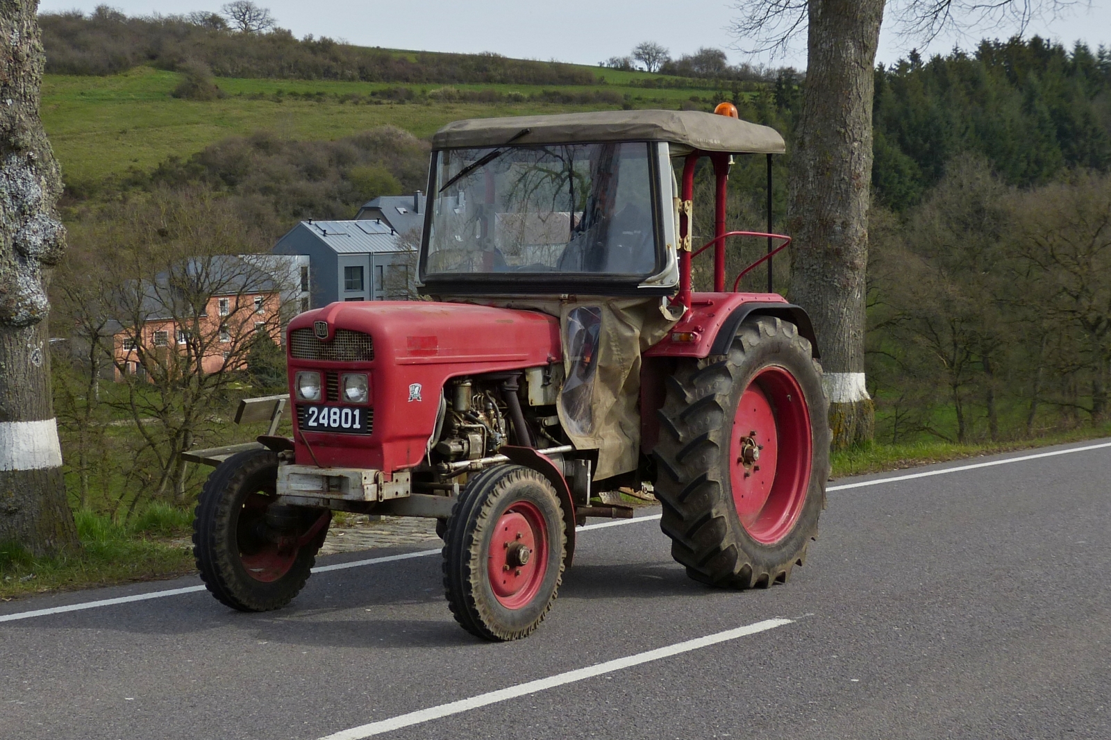 Hela Traktor fuhr bei der Rundfahrt nahe Brachtenbach am Ostermontag mit. 10.04.2023