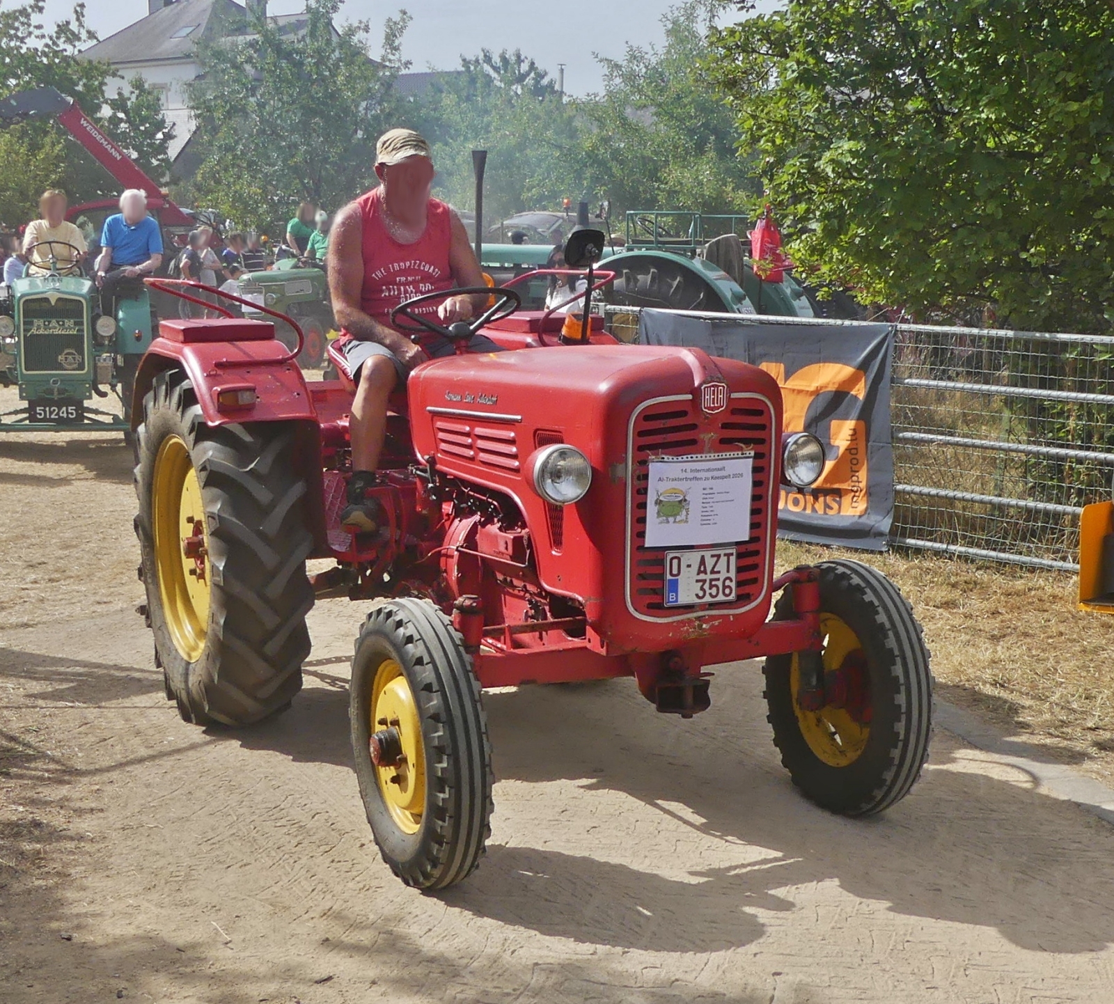 Hela Traktor war nach Keispelt gekommen um bei der Rundfahrt beim Traktorentreffen mit zufahren. 09.08.2026
