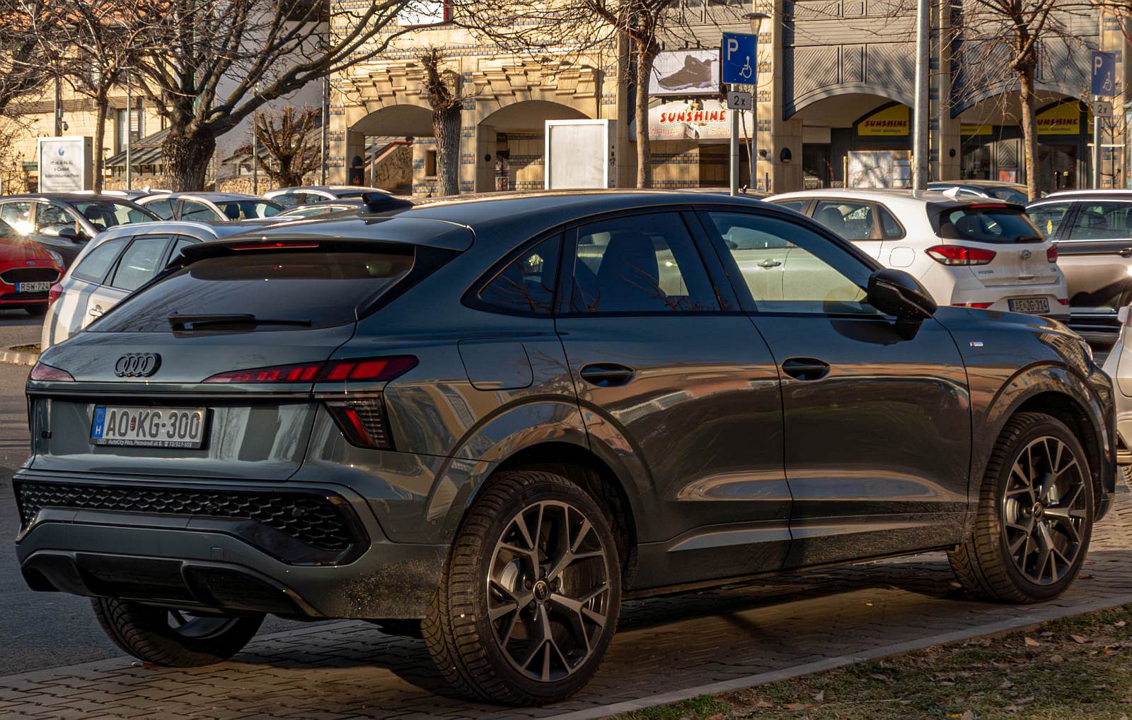 Hier ist ein Audi Q3 Sportback (rückansicht) der neuen  FJ  Generation zu sehen. Foto: Januar, 2026.