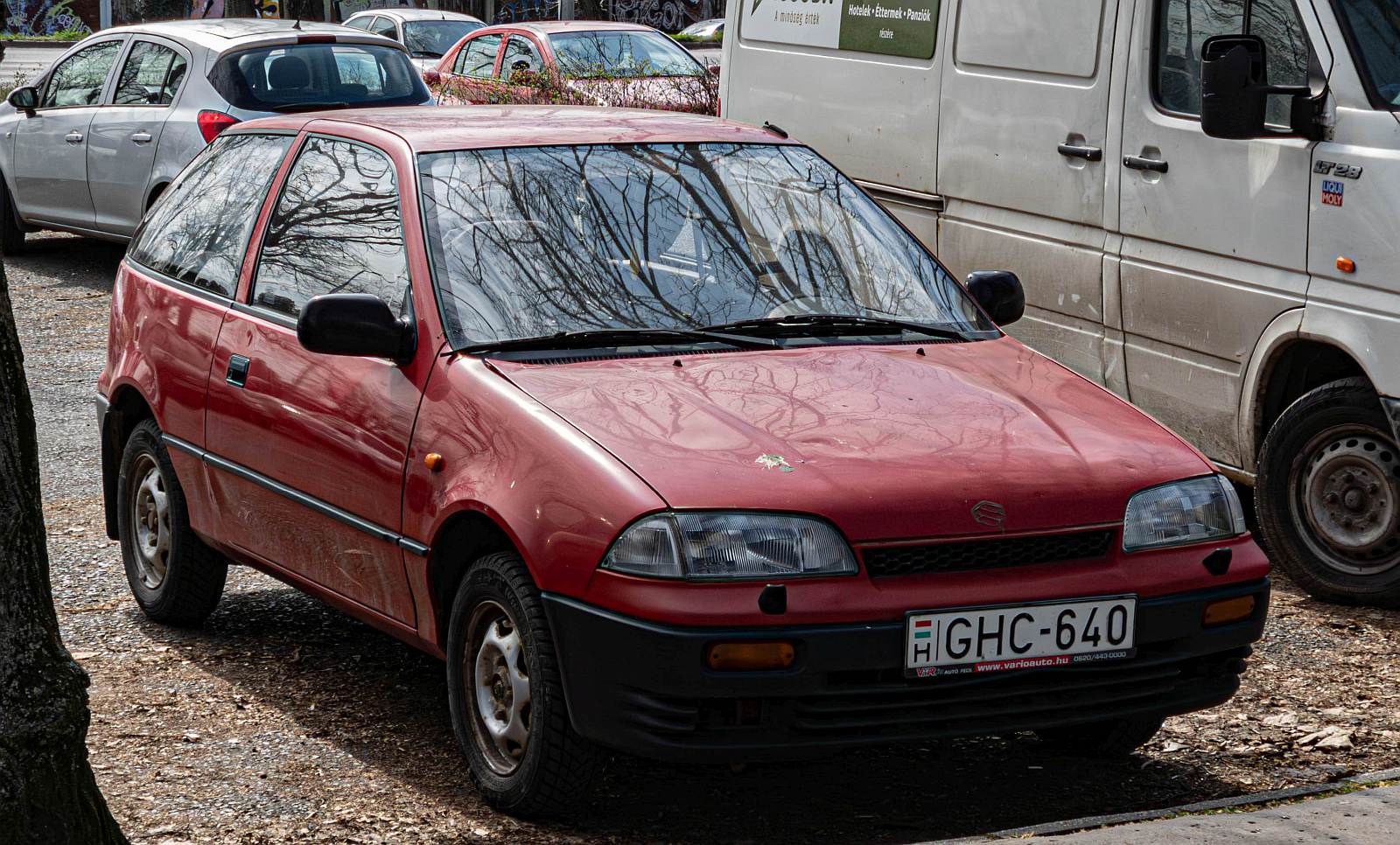 Hier ist ein dreit�rer Suzuki Swift Mk2 pre-Facelift zu sehen. Die Aufnahme stammt von M�rz, 2026.