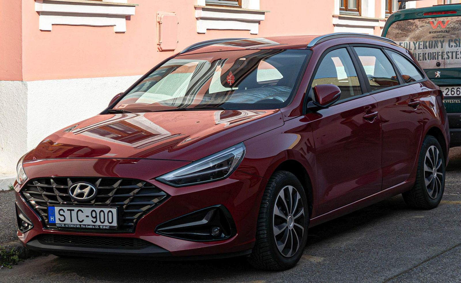 Hier ist ein Hyundai i30 Mk3 Wagon in der Farbe  Sunset Red  zu sehen. Die Aufnahme stammt von M�rz, 2026.